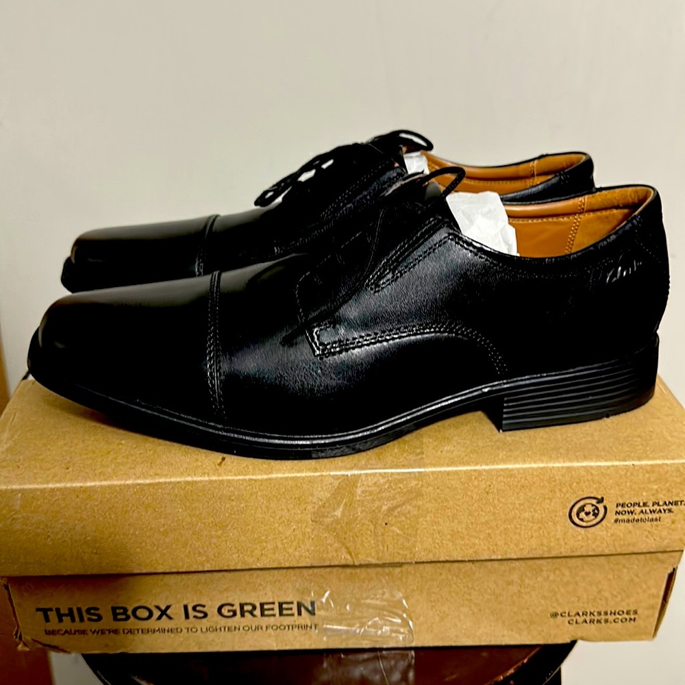Men’s Clark’s black Oxfords new